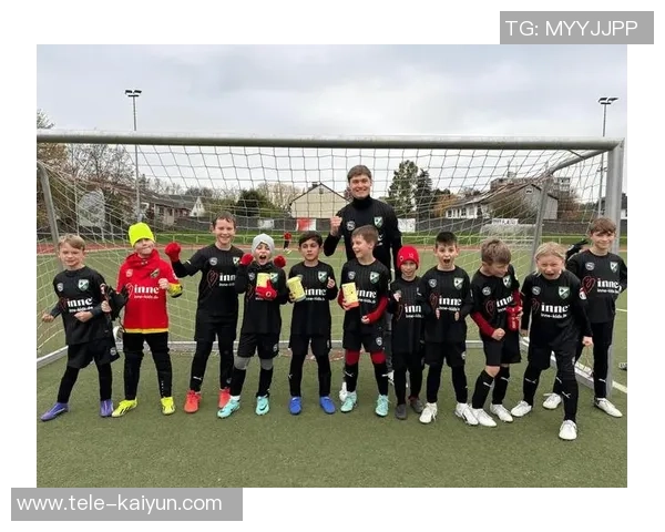 明星公益足球助力青少年成长点燃梦想与希望的火花 明星公益足球助力青少年成长点燃梦想与希望的火花